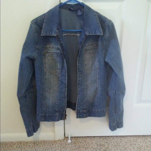 Jean jacket - Picture 1 of 1